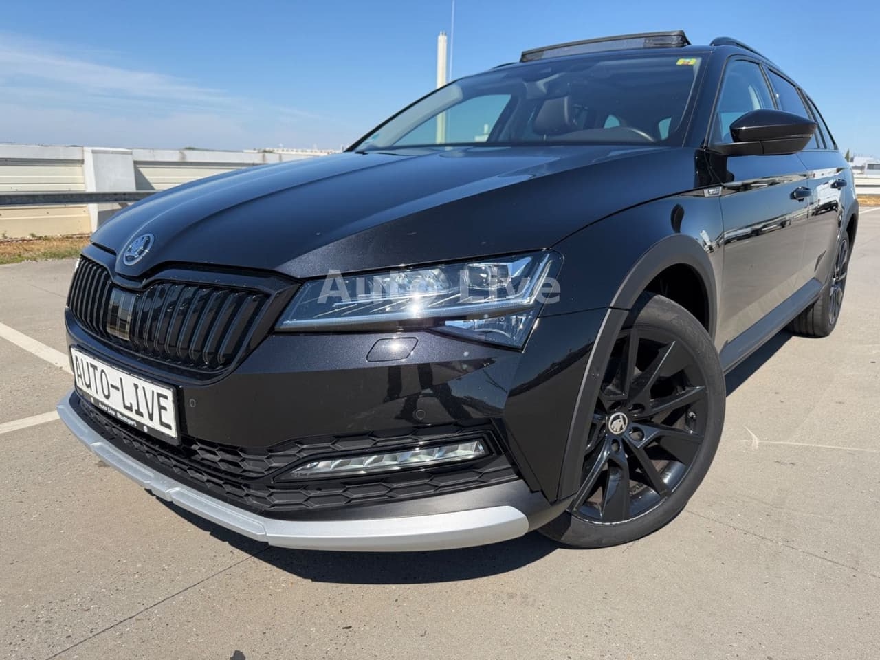 Skoda Superb 2.0 TDI*4x4*SCOUT*DSG*VIR*PANO*MATRIX*AHK — slika 1