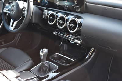 Mercedes-Benz CLA 180d Shooting Brake LED/CARPLAY/KAMERA/TEMPO — slika 14