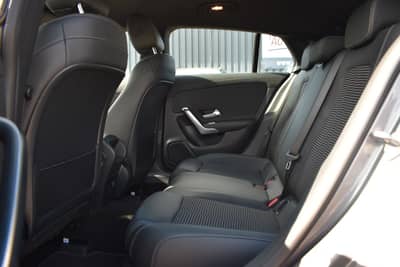Mercedes-Benz CLA 180d Shooting Brake LED/CARPLAY/KAMERA/TEMPO — slika 32