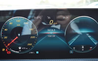 Mercedes-Benz CLA 180d Shooting Brake LED/CARPLAY/KAMERA/TEMPO — slika 36