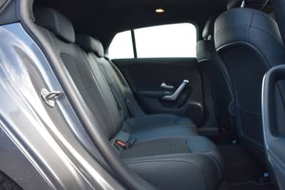 Mercedes-Benz CLA 180d Shooting Brake LED/CARPLAY/KAMERA/TEMPO — slika 33