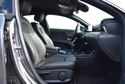 Mercedes-Benz CLA 180d Shooting Brake LED/CARPLAY/KAMERA/TEMPO — slika 11