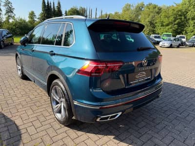 Volkswagen Tiguan 2.0TDI R-LINE PANO KEYLESS MATRIX ACC CAM — slika 13