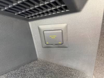 Volkswagen Tiguan 2.0TDI R-LINE PANO KEYLESS MATRIX ACC CAM — slika 11