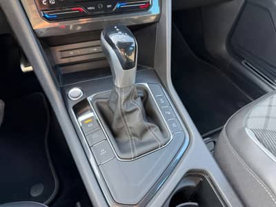 Volkswagen Tiguan 2.0TDI R-LINE PANO KEYLESS MATRIX ACC CAM — slika 9