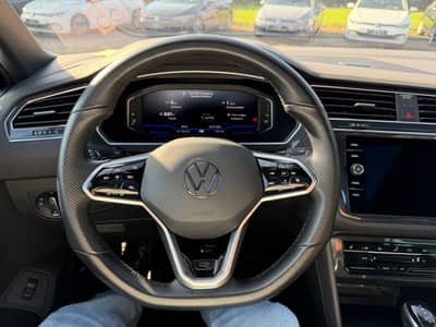 Volkswagen Tiguan 2.0TDI R-LINE PANO KEYLESS MATRIX ACC CAM — slika 5
