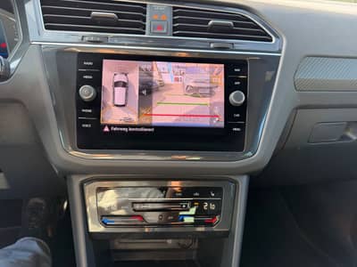 Volkswagen Tiguan 2.0TDI R-LINE PANO KEYLESS MATRIX ACC CAM — slika 8