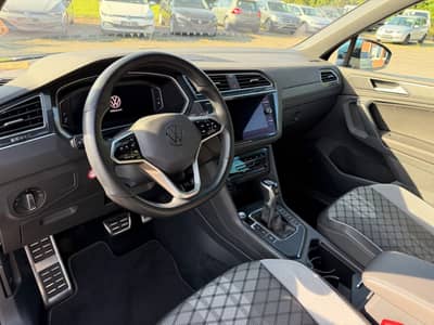 Volkswagen Tiguan 2.0TDI R-LINE PANO KEYLESS MATRIX ACC CAM — slika 4