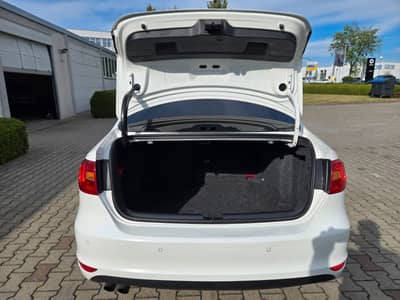 Volkswagen Jetta 2.0 TDI "Match"T.Leder"Navi"Alu"PDC" — slika 5