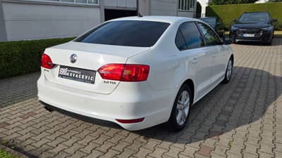 Volkswagen Jetta 2.0 TDI "Match"T.Leder"Navi"Alu"PDC" — slika 4
