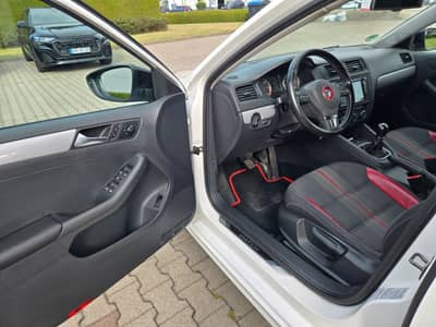 Volkswagen Jetta 2.0 TDI "Match"T.Leder"Navi"Alu"PDC" — slika 6