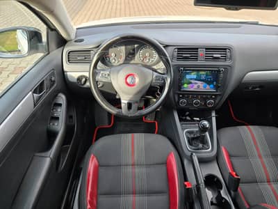 Volkswagen Jetta 2.0 TDI "Match"T.Leder"Navi"Alu"PDC" — slika 12