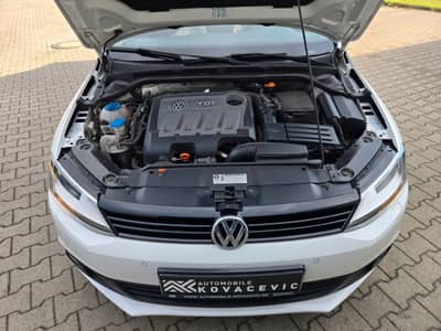 Volkswagen Jetta 2.0 TDI "Match"T.Leder"Navi"Alu"PDC" — slika 18