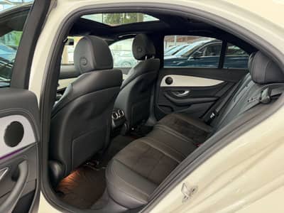 Mercedes-Benz E 220d Lim. AMG-Paket ACC 360KAM PANO — slika 22