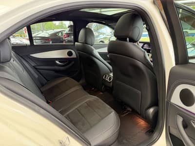 Mercedes-Benz E 220d Lim. AMG-Paket ACC 360KAM PANO — slika 25