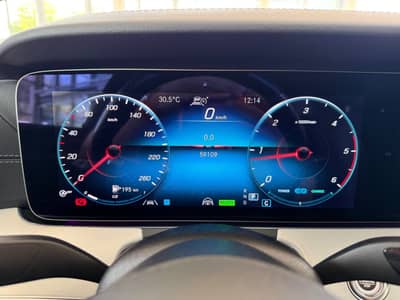 Mercedes-Benz E 220d Lim. AMG-Paket ACC 360KAM PANO — slika 18