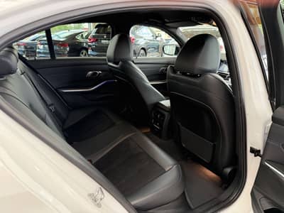 BMW 320 d xDrive M Sport Lim. ACC LED KAM. HUD — slika 25