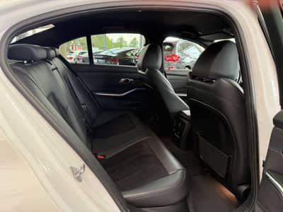 BMW 320 d xDrive M Sport Lim. ACC LED KAM. HUD — slika 26