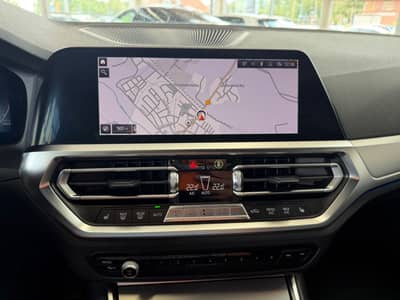 BMW 320 d xDrive M Sport Lim. ACC LED KAM. HUD — slika 20
