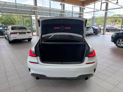 BMW 320 d xDrive M Sport Lim. ACC LED KAM. HUD — slika 10