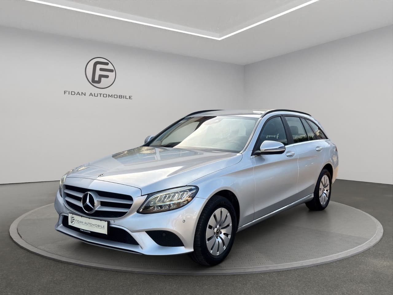 Mercedes-Benz C 200d T Distronic*AHK*LED*Navi*App*TotWinkel* — slika 1