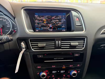 Audi Q5 2.0 TDI 140 kW quattro S-Line Pano ACC — slika 19