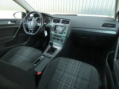 Volkswagen Golf 1.6 TDI LOUNGE 2-Hand Klimaaut SHZ GRA EU6 — slika 2