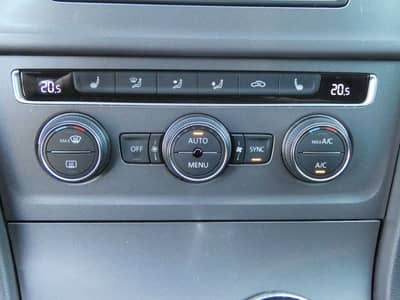 Volkswagen Golf 1.6 TDI LOUNGE 2-Hand Klimaaut SHZ GRA EU6 — slika 10