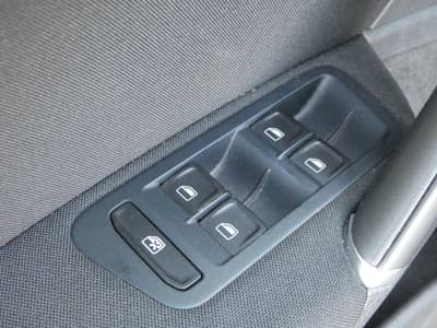 Volkswagen Golf 1.6 TDI LOUNGE 2-Hand Klimaaut SHZ GRA EU6 — slika 17