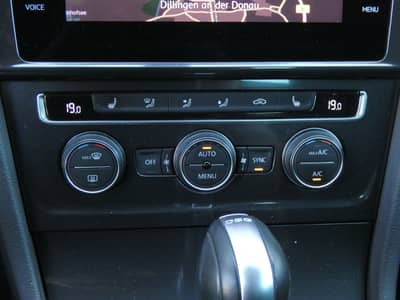 Volkswagen Golf 1.6 TDI DSG Comfortline Navi ACC SHZ 2-Hand — slika 15