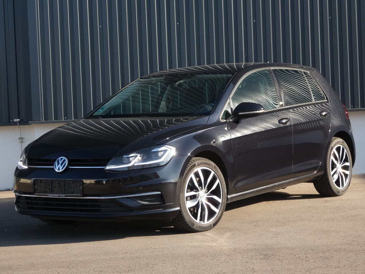 Volkswagen Golf 2.0 TDI Sound LED Navi ACC HiFi SHZ 17" 2-H — slika 1