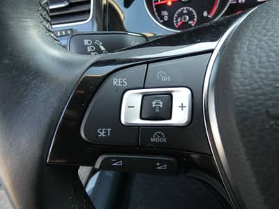 Volkswagen Golf 2.0 TDI Sound LED Navi ACC HiFi SHZ 17" 2-H — slika 14