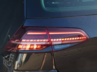 Volkswagen Golf 2.0 TDI Sound LED Navi ACC HiFi SHZ 17" 2-H — slika 25