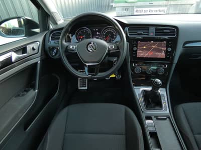 Volkswagen Golf 2.0 TDI Sound LED Navi ACC HiFi SHZ 17" 2-H — slika 4