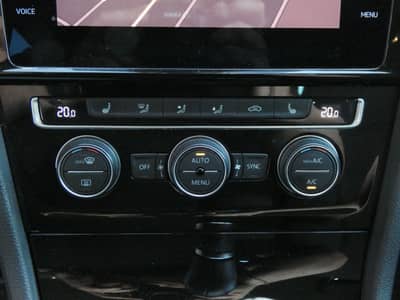 Volkswagen Golf 2.0 TDI Sound LED Navi ACC HiFi SHZ 17" 2-H — slika 16