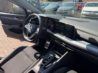 Volkswagen Golf VIII 2.0 TDI Active PANO HEADUP AHK MATRIX — slika 5