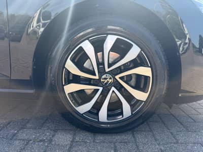 Volkswagen Golf VIII 2.0 TDI Active PANO HEADUP AHK MATRIX — slika 13