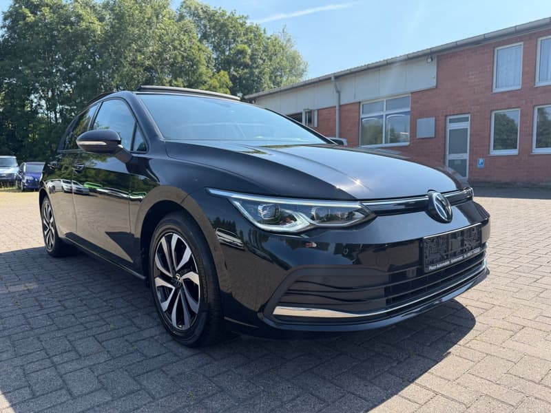 Volkswagen Golf VIII 2.0 TDI Active PANO HEADUP AHK MATRIX