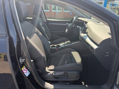 Volkswagen Golf VIII 2.0 TDI Active PANO HEADUP AHK MATRIX — slika 7