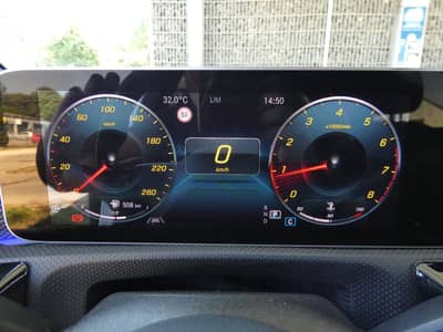 Mercedes-Benz A 180 DCT Edition19 WIDE LED Navi Ambiente 18" — slika 16