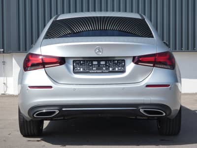 Mercedes-Benz A 180 DCT Edition19 WIDE LED Navi Ambiente 18" — slika 28
