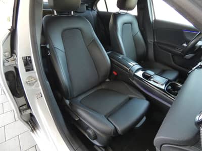Mercedes-Benz A 180 DCT Edition19 WIDE LED Navi Ambiente 18" — slika 8
