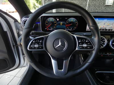 Mercedes-Benz A 180 DCT Edition19 WIDE LED Navi Ambiente 18" — slika 15