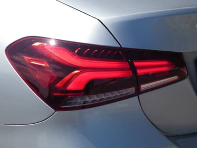 Mercedes-Benz A 180 DCT Edition19 WIDE LED Navi Ambiente 18" — slika 26