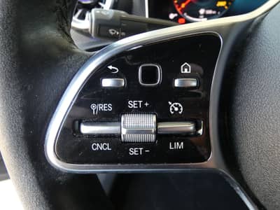 Mercedes-Benz A 180 DCT Edition19 WIDE LED Navi Ambiente 18" — slika 17