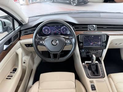 Volkswagen Passat Lim. Highline 2.0TDI DSG Virtual ACC LED — slika 11