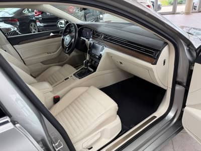 Volkswagen Passat Lim. Highline 2.0TDI DSG Virtual ACC LED — slika 16