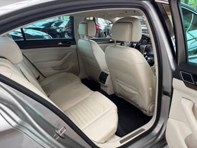 Volkswagen Passat Lim. Highline 2.0TDI DSG Virtual ACC LED — slika 24