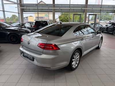 Volkswagen Passat Lim. Highline 2.0TDI DSG Virtual ACC LED — slika 8