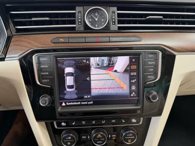 Volkswagen Passat Lim. Highline 2.0TDI DSG Virtual ACC LED — slika 19